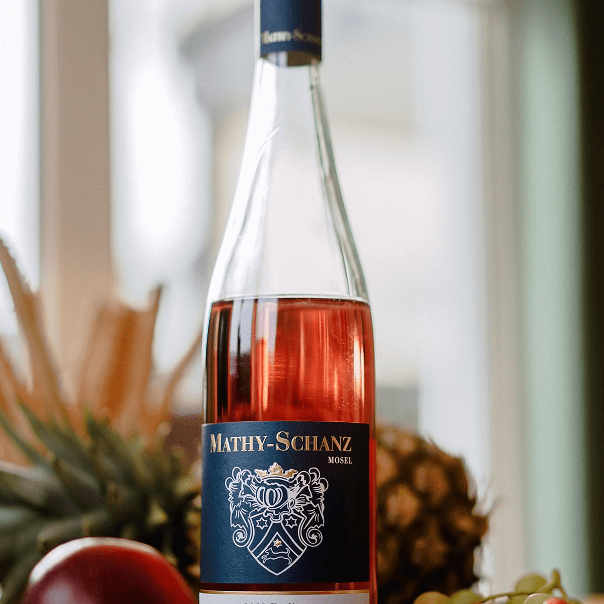 Rosé auf Tisch