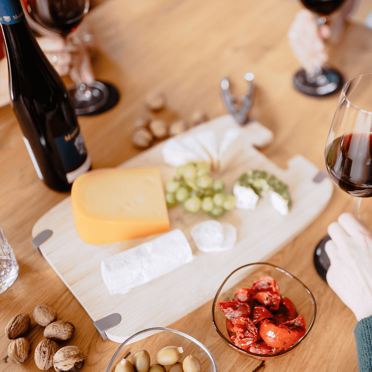 Rotwein zusammen genießen