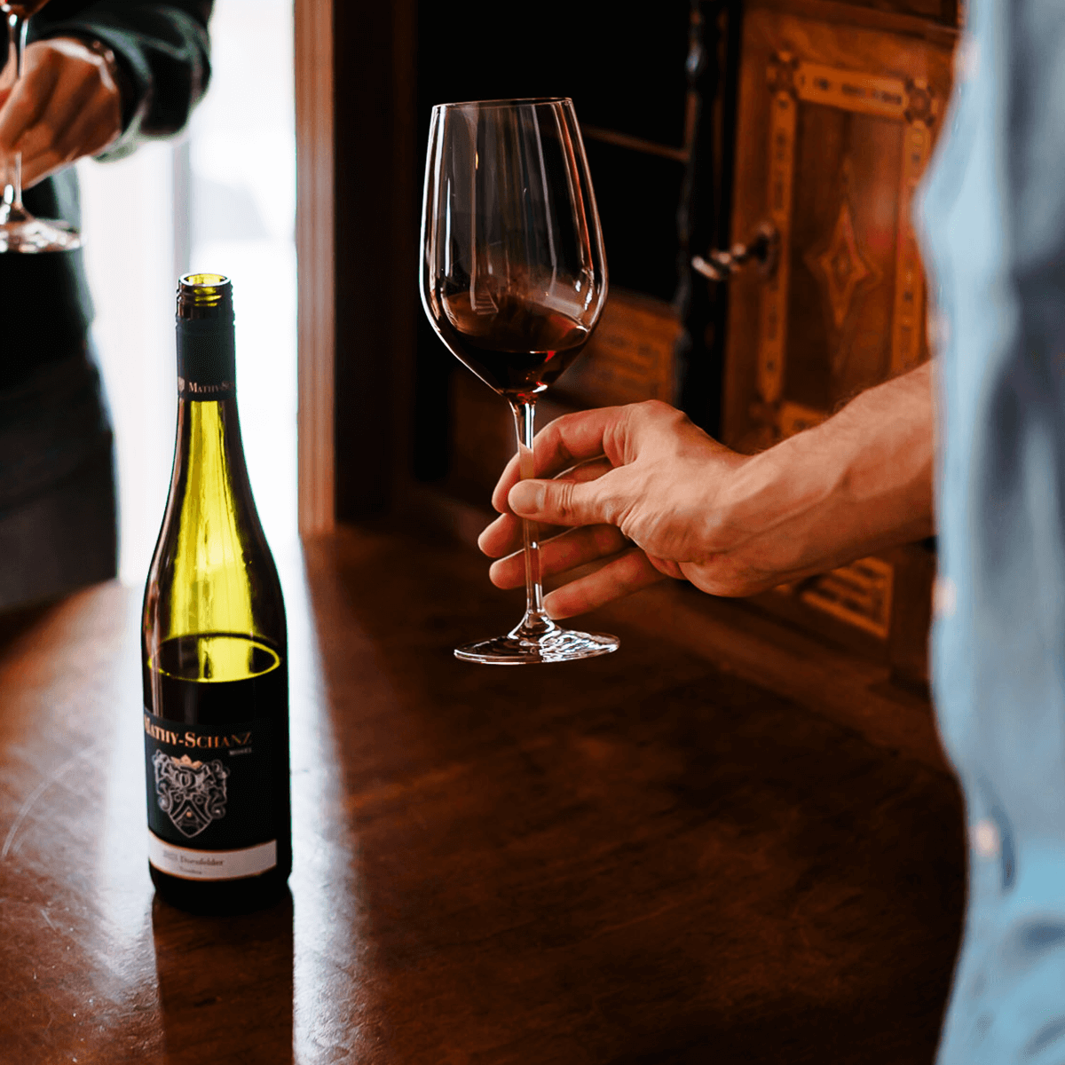 Rotwein probieren
