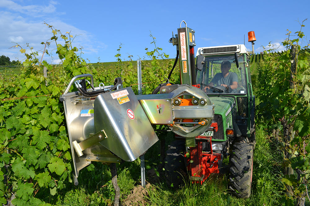 Traktor mit Entlauber Traktor mit Entlauber