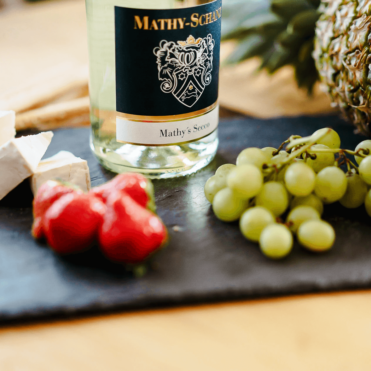 Flasche Secco auf Tisch