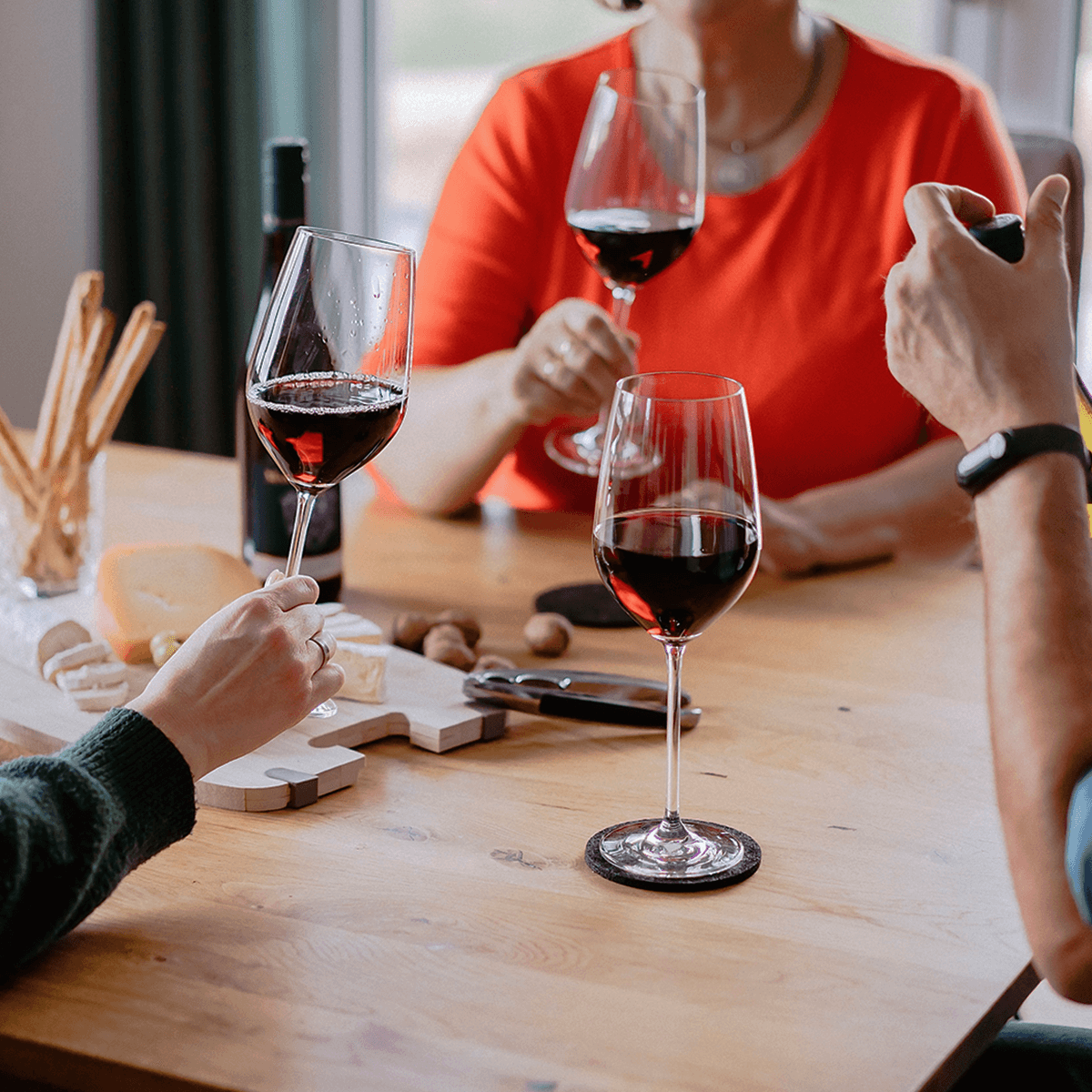 Rotwein zusammen genießen Rotwein zusammen genießen